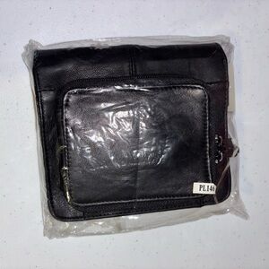 Sleek Black Messenger Bag with Adjustable Strap and Durable Material